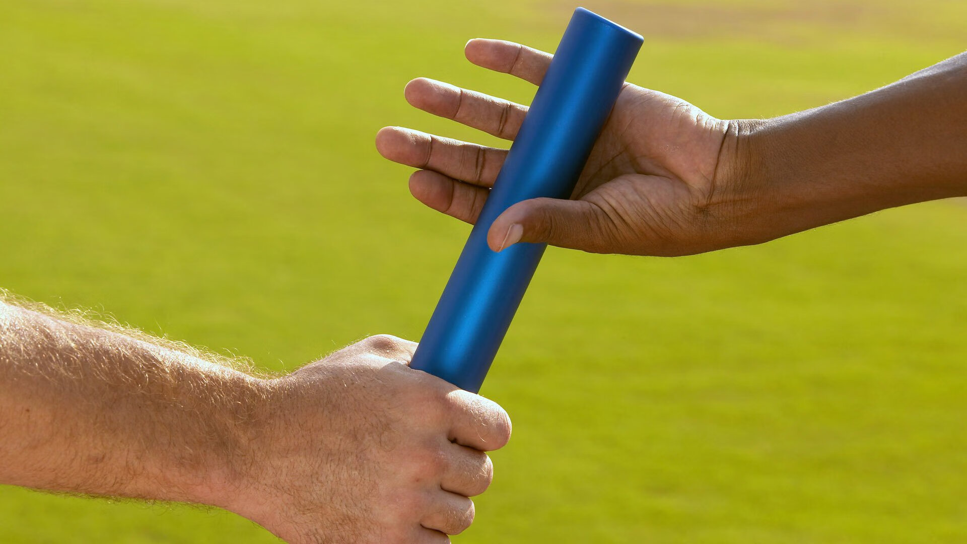 爱游戏电竞官网-英超阵地防守与高位抢断结合形成新赛季压迫风格，英超战术分析